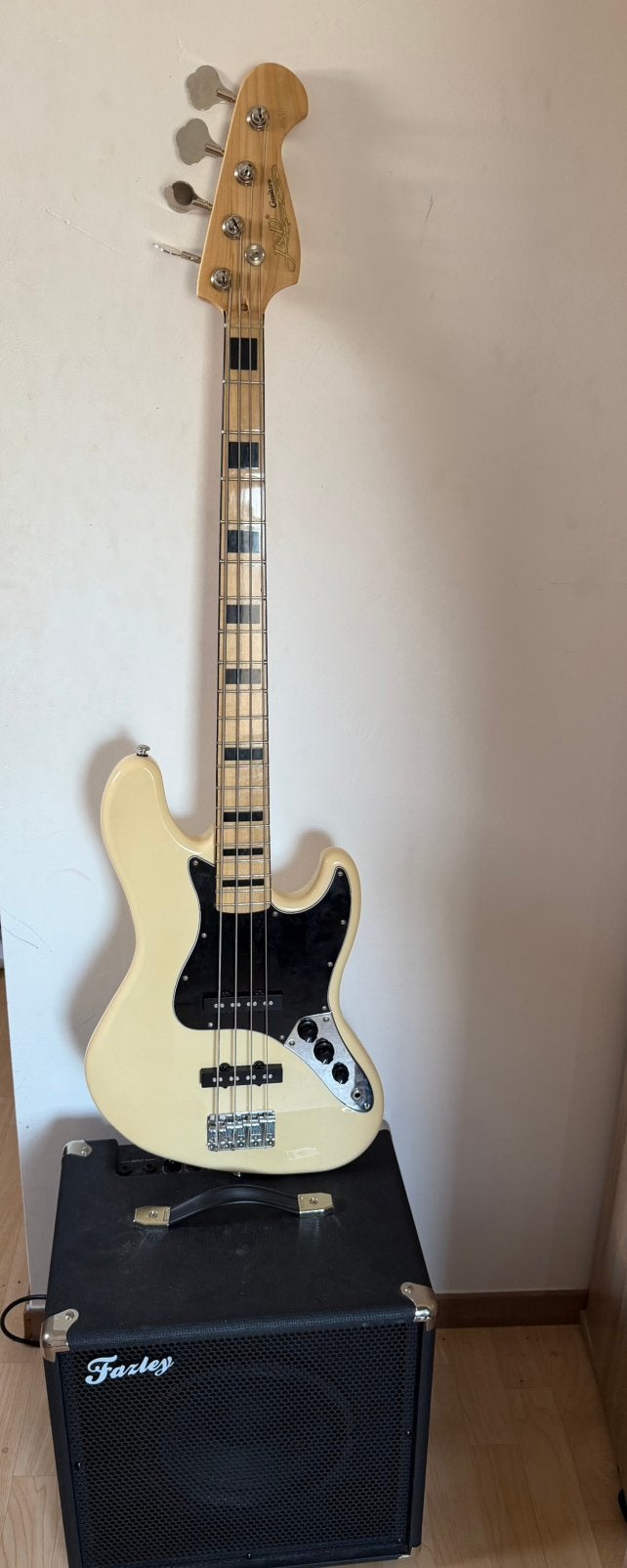 J&D bass met fazeley versterker, Musique & Instruments, Instruments à corde | Guitares | Basses, Comme neuf, Enlèvement