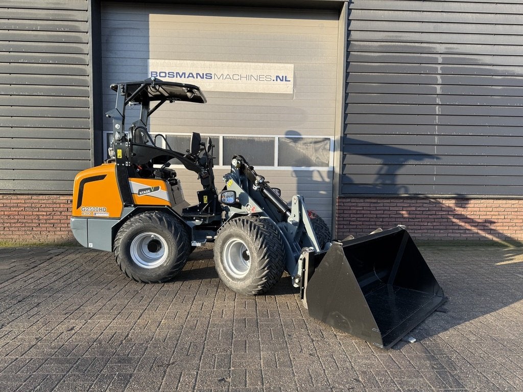 Giant G2500 X-TRA HD minishovel / kniklader NIEUW, Tobroco, Info@tobroco.nl, Sprendlingenstraat 57
5061 KM  Oisterwijk, NL, Chargeuse sur pneus ou Chouleur