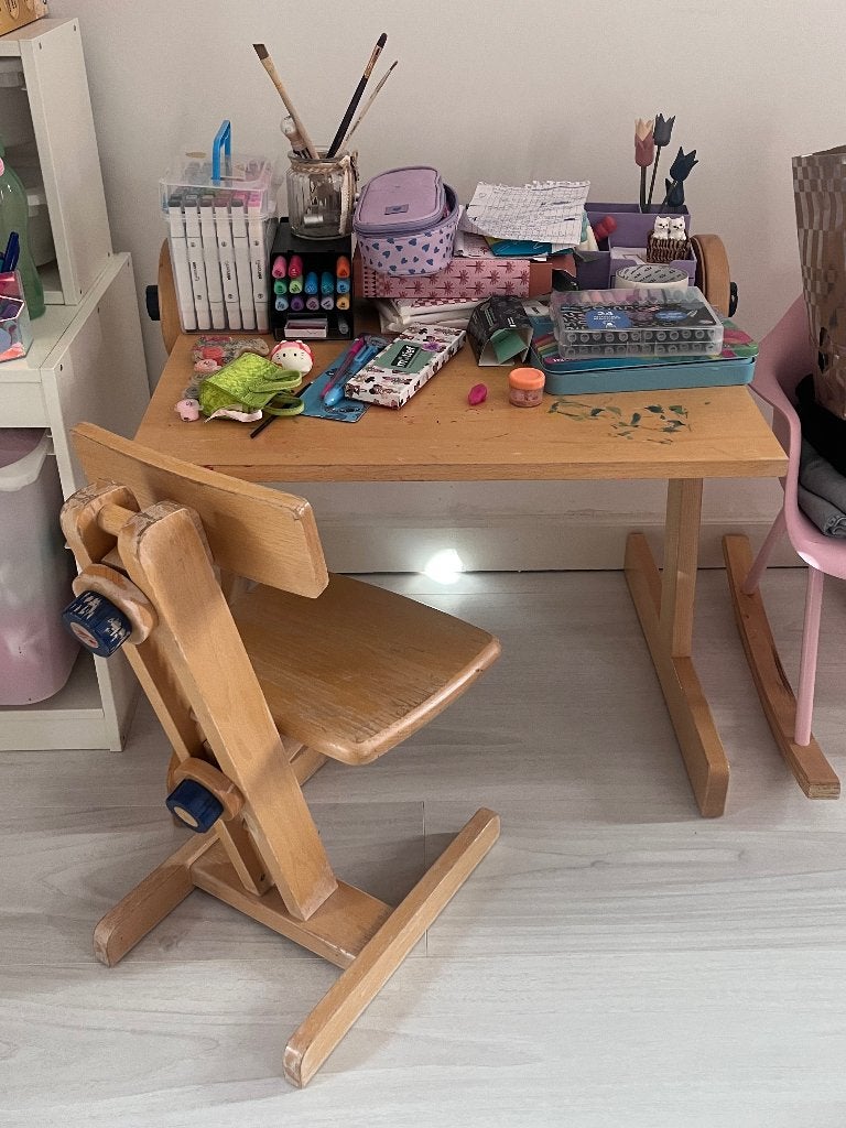Gratis af te halen: kinderbureau met verstelbare stoel, Ophalen, Gebruikt, Tafel(s) en Stoel(en)