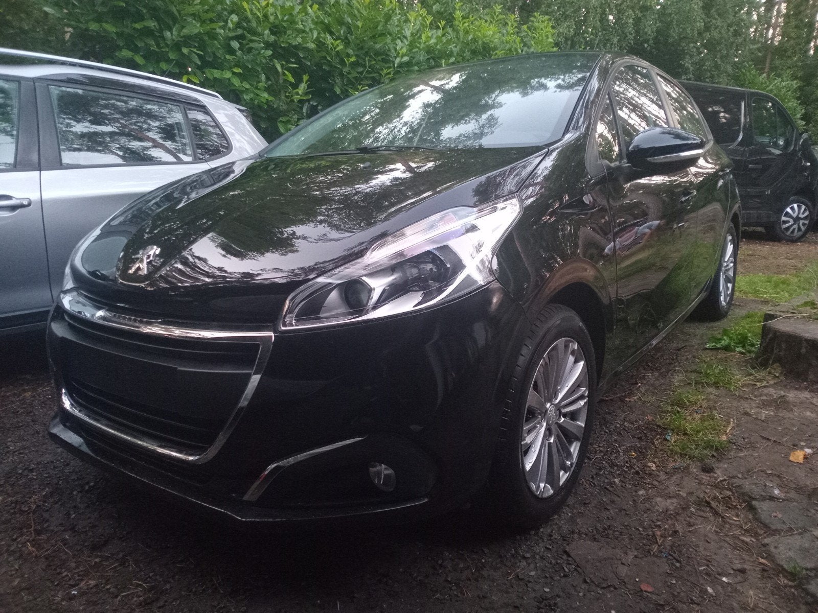 Peugeot 208 - Disponible immédiatement - 0471898930, Autos, Achat, Euro 6, Noir, 5 portes