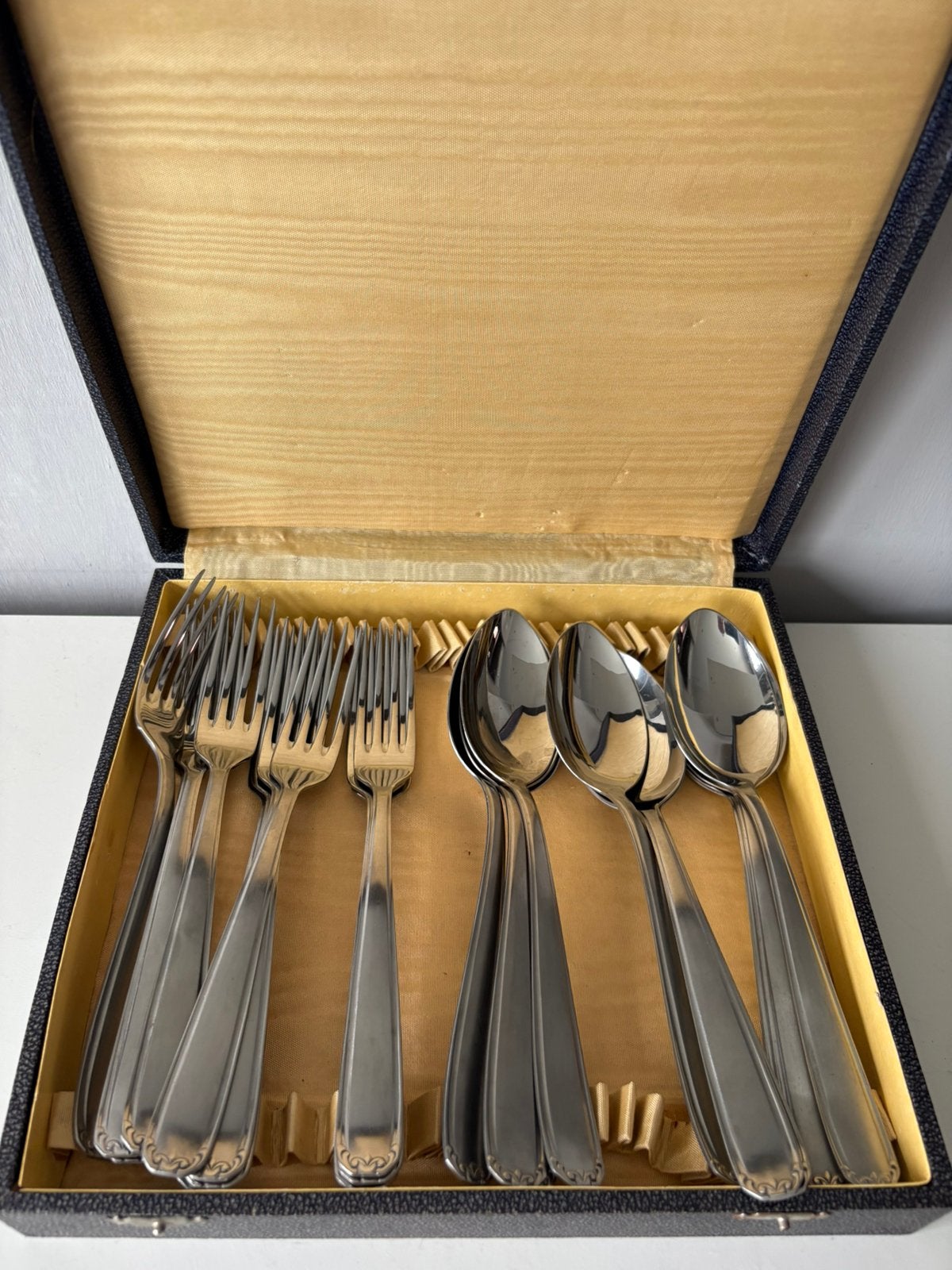 Coffret de 11 fourchettes et cuillères en inox massif, Enlèvement ou Envoi