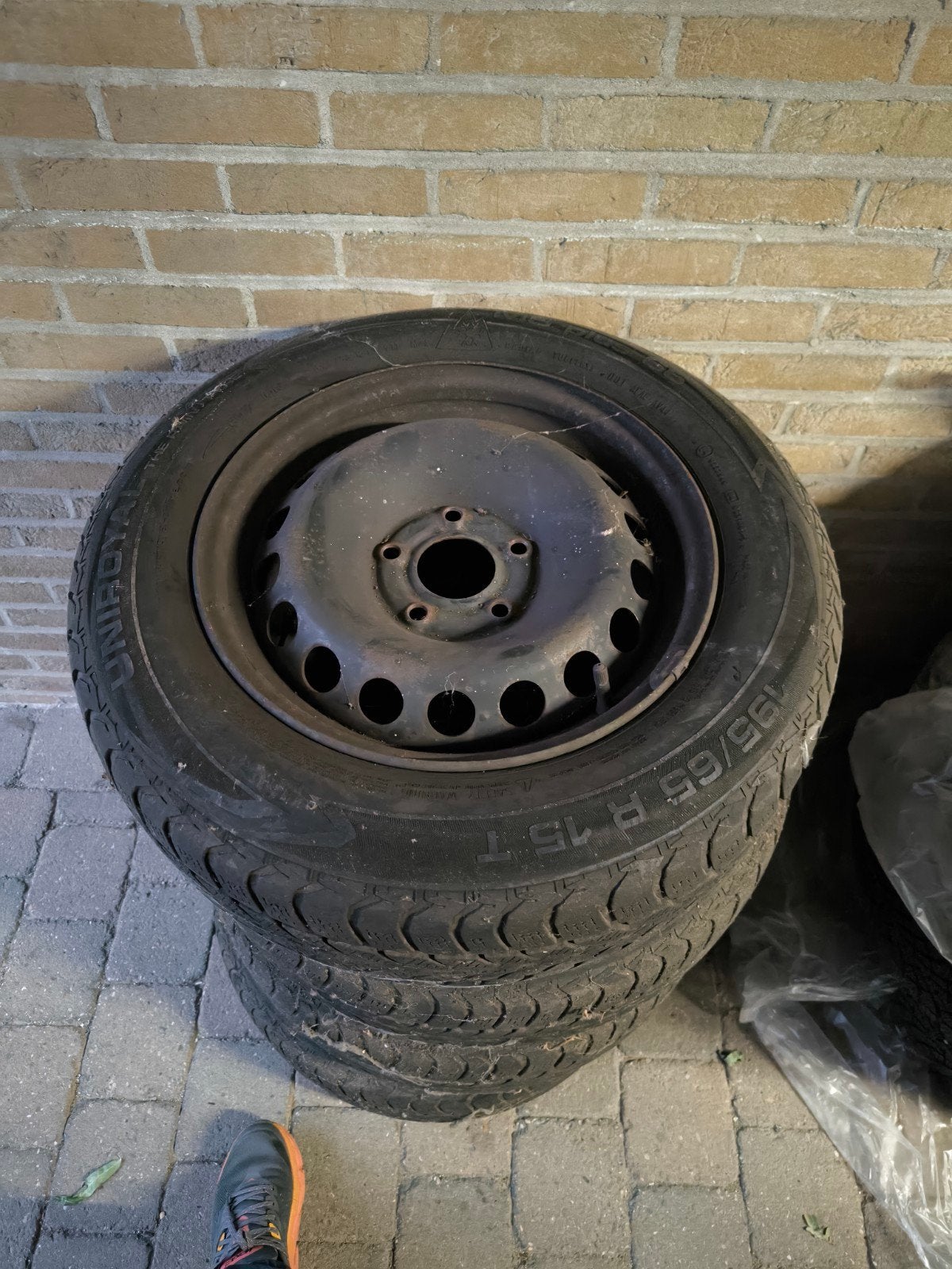 roues complètes 15 pouces- pneus hiver Uniroyal, Enlèvement
