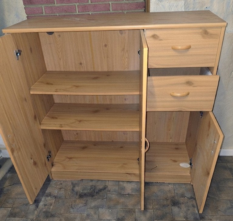FAIRE OFFRE armoire/buffet en pin 3 portes 2 tiroirs, Enlèvement