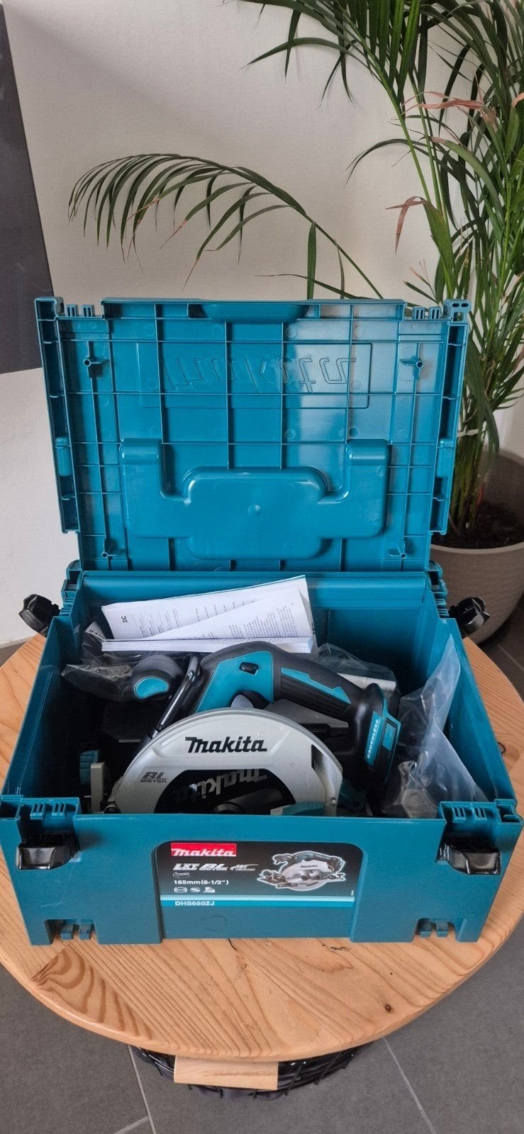 Makita circlezaag,  plus batterij en lader ** nieuw**, Envoi, Neuf