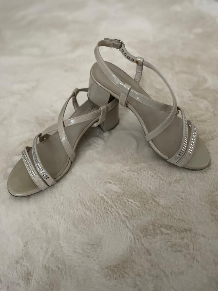 Beige haksandalen Nero Giardini, Kleding | Dames, Schoenen, Beige, Gedragen, Sandalen of Muiltjes, Ophalen of Verzenden