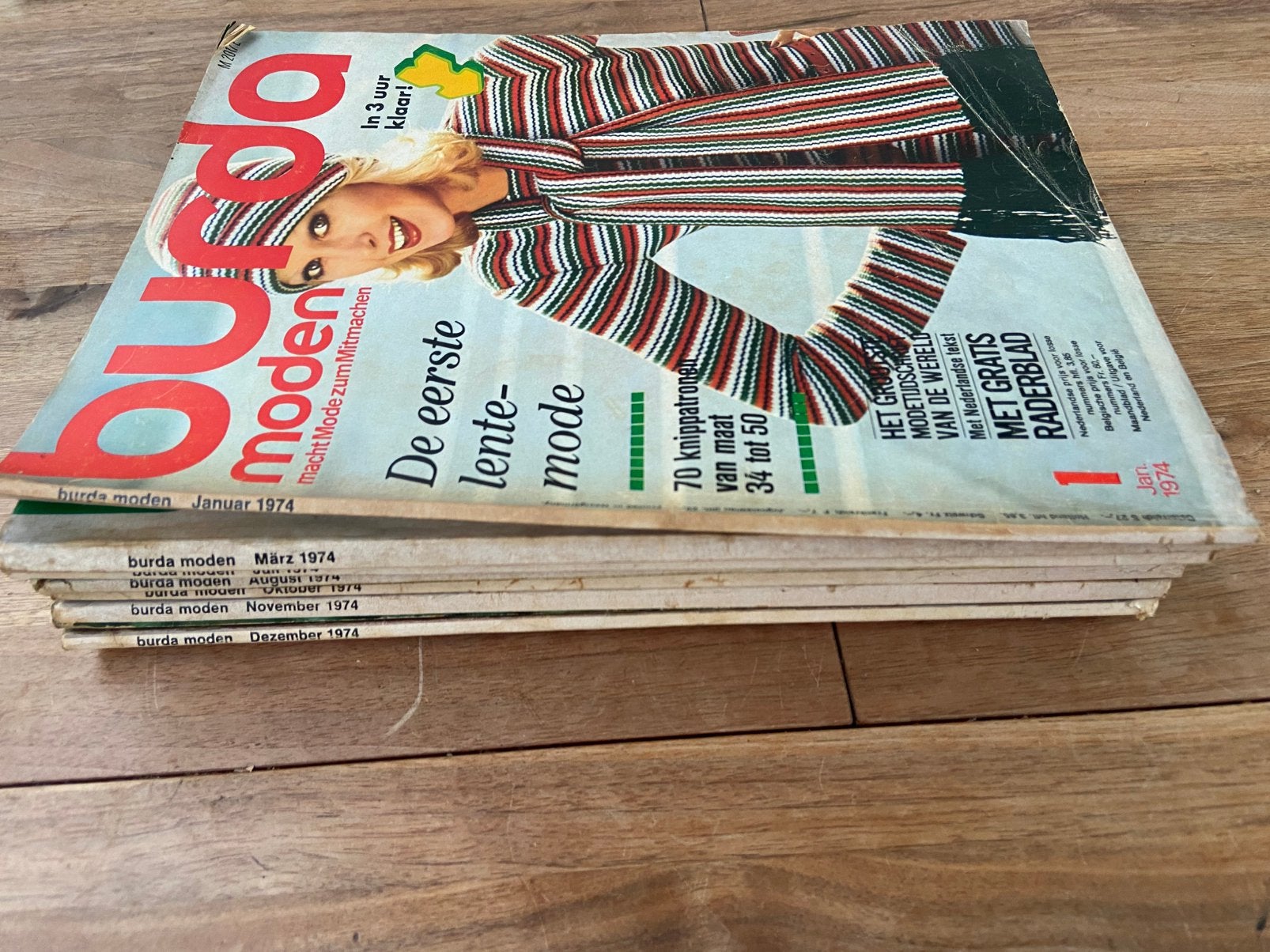 Burda jaargang ‘74 in degelijke staat, Hobby en Vrije tijd, Kledingpatronen, Ophalen of Verzenden, Zo goed als nieuw, Burda