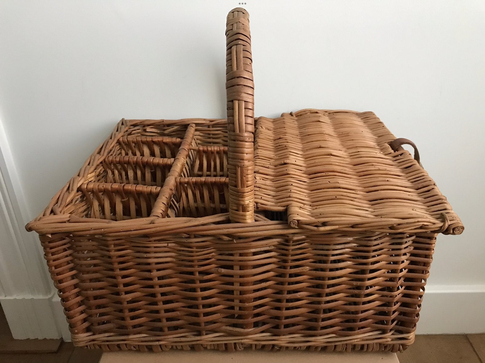Mooie grote rieten rotan picknickmand picknick mand, Hobby & Loisirs créatifs, Paniers de pique-nique, Enlèvement ou Envoi, Utilisé