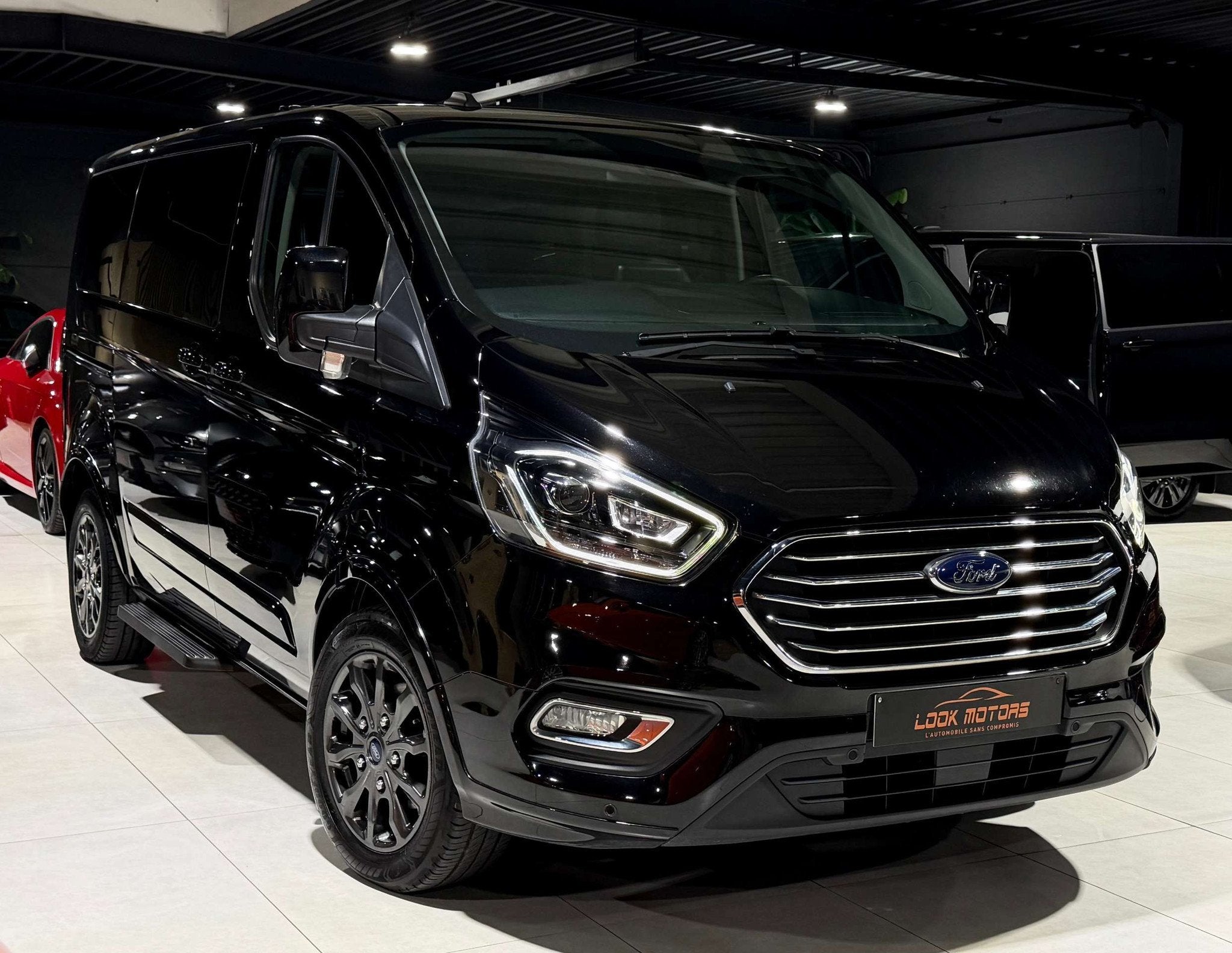 Ford Tourneo Custom 2.0 TDCi Titanium X 185CV 8 PLACES CUIR, Auto's, 4 cilinders, USB, Zwart, Leder