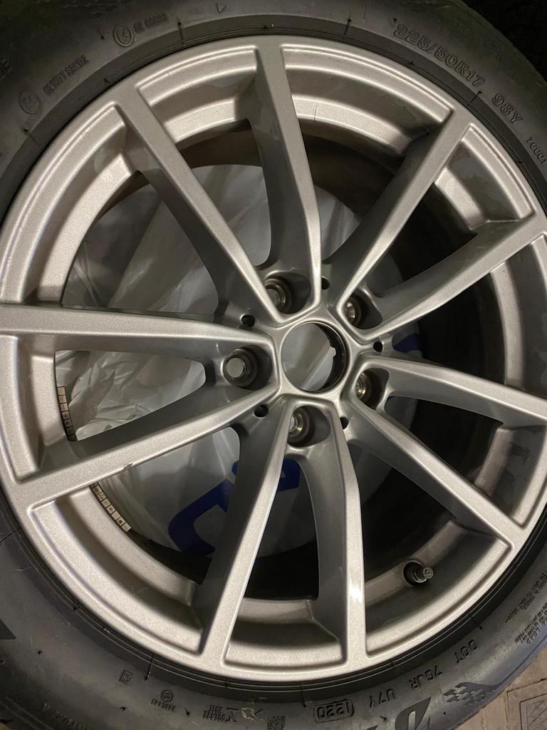BMW 3-Reeks Winterset 17” (4 banden en 4 velgen)–Bridgestone, Auto-onderdelen, Banden en Velgen, Velg(en), Winterbanden, Ophalen