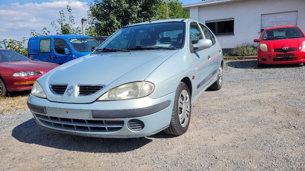 renault megane 1.6i AUTOMAAT TREKHAAK !! EERST LEZEN !!, Voorwielaandrijving, Stof, 4 cilinders, 1600 cc