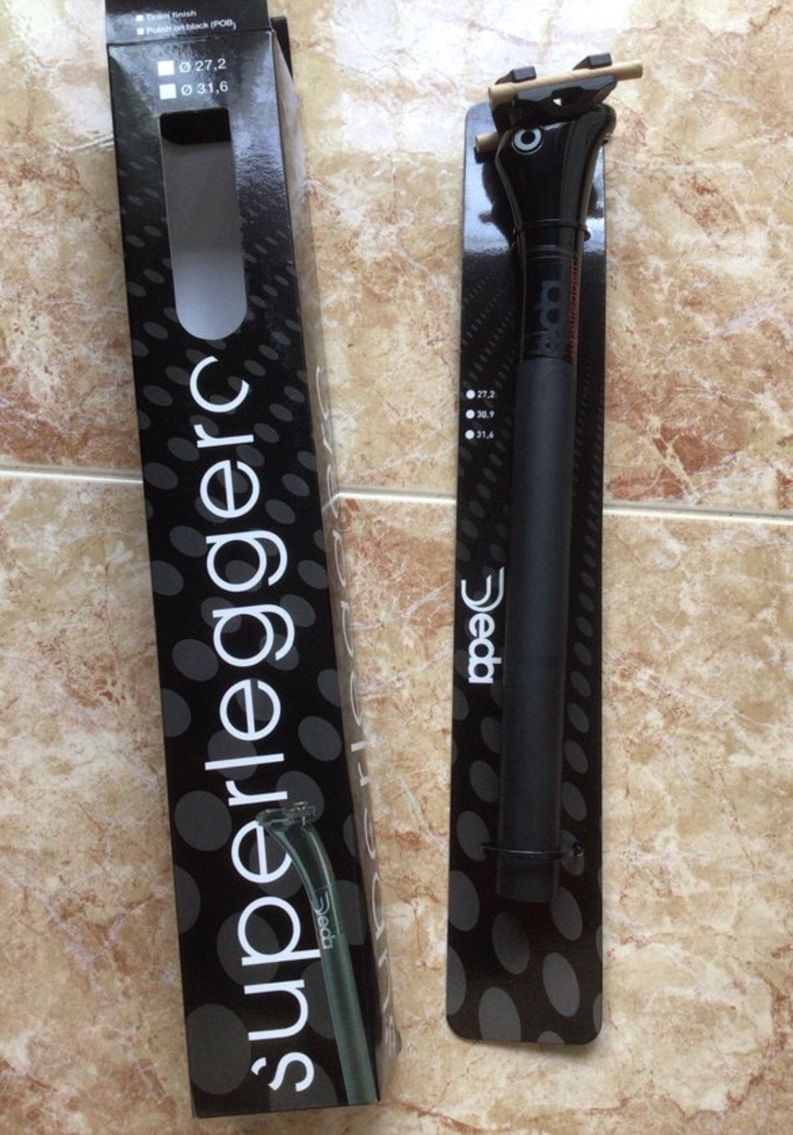 Tige selle deda superleggero carbon 27.2mm, Vélos & Vélomoteurs, Enlèvement ou Envoi, Comme neuf, Selle