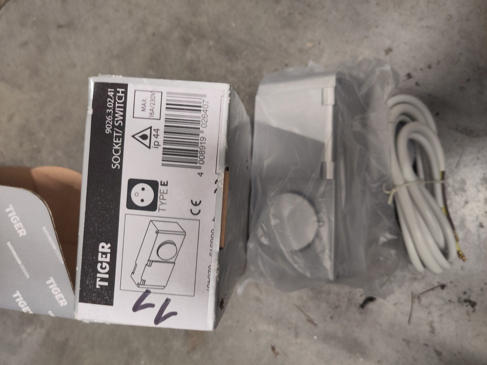 Prise ip44 avec interrupteur, Enlèvement, Interrupteur