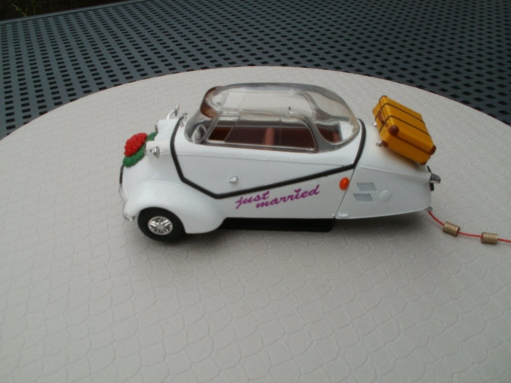 Messerschmitt Bruidsauto no 08971 van Revell schaal 1-18., Enlèvement ou Envoi, Comme neuf, Voiture, Revell
