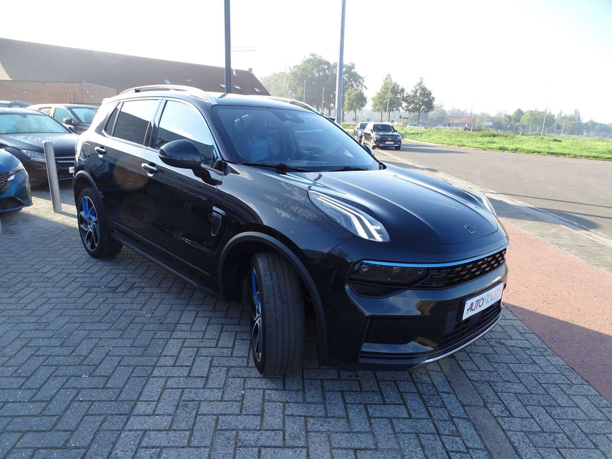 Lynk & Co 01 01 PHEV 1.5 Turbo * FULL OPTION (bj 2023), Auto's, Stof, Gebruikt, 192 kW, Zwart