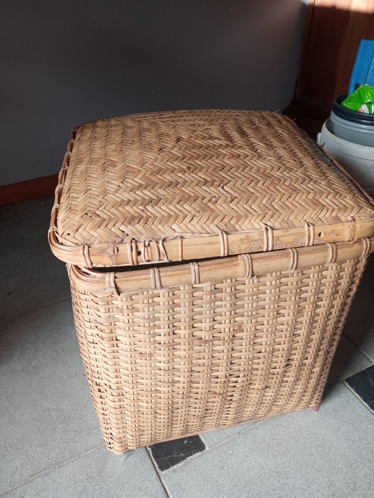 panier avec couvercle, Avec couvercle, Osier, Carré, Enlèvement