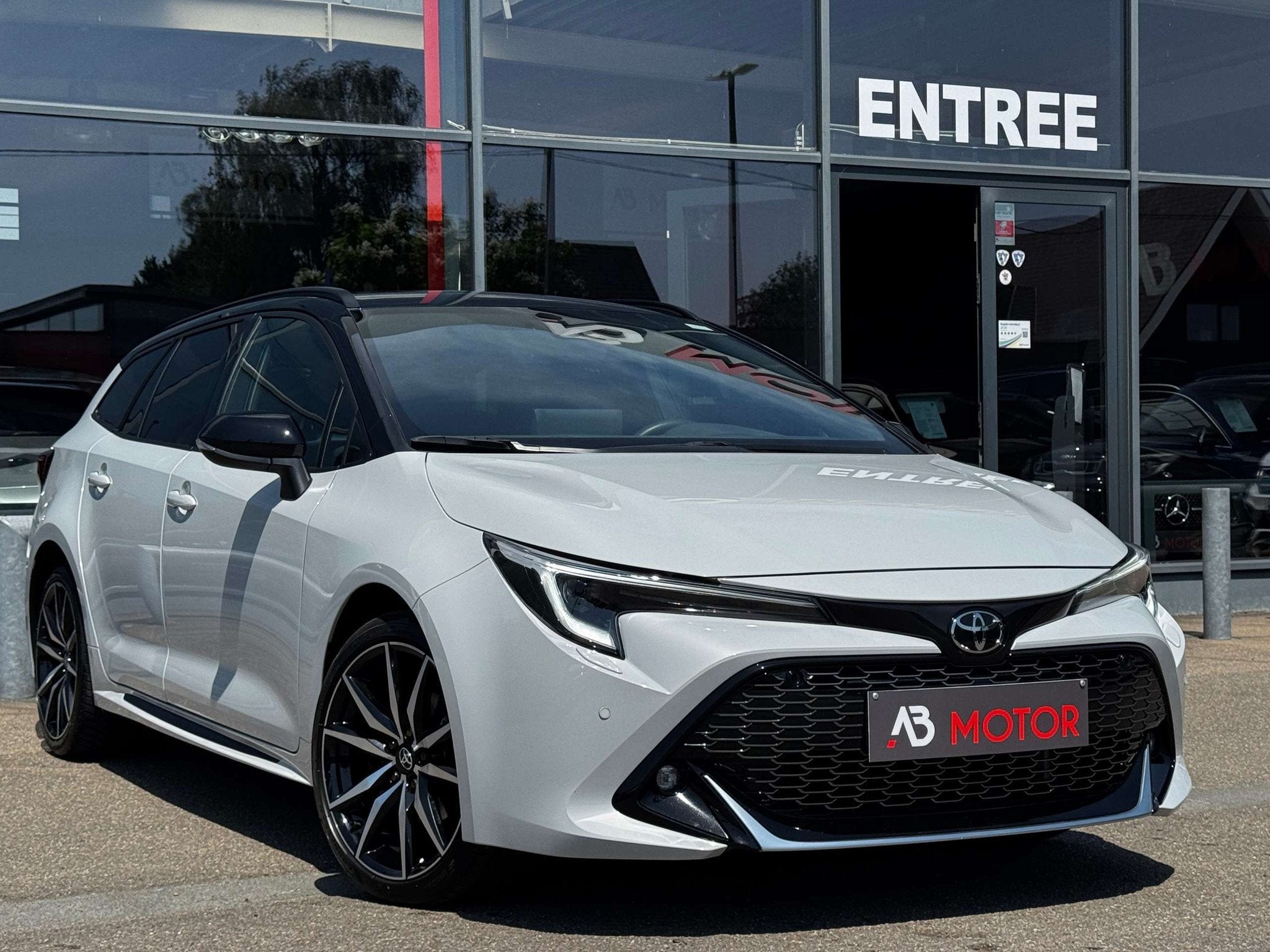 Toyota Corolla Corolla SW Hybrid 1.8 GR Sport GPF e-CVT 1er, Auto's, Automaat, Gebruikt, 4 cilinders, 72 kW