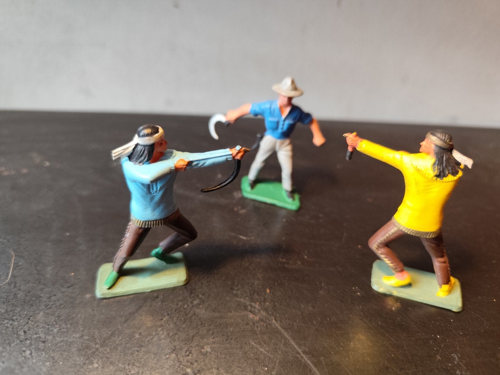 X3 figurines indien cowboy starlux