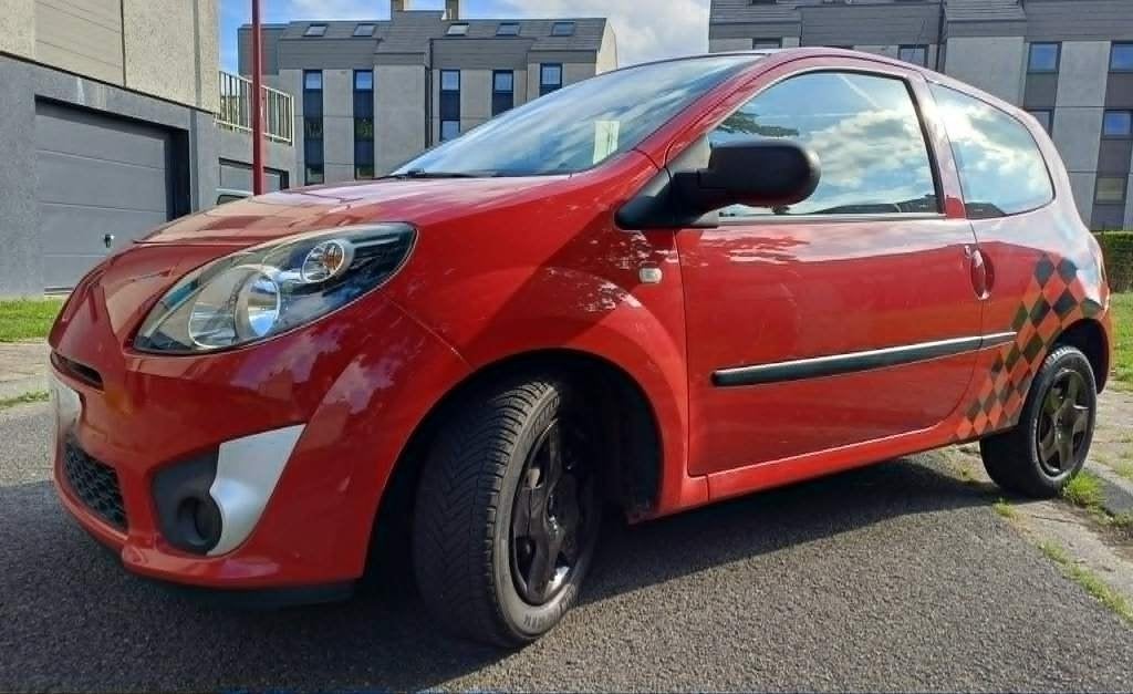 Renault Twingo 2 1200cc 16v 2011 139200km rien à prevoir, Autos, Renault, Rouge, Euro 5, Ordinateur de bord, Boîte manuelle
