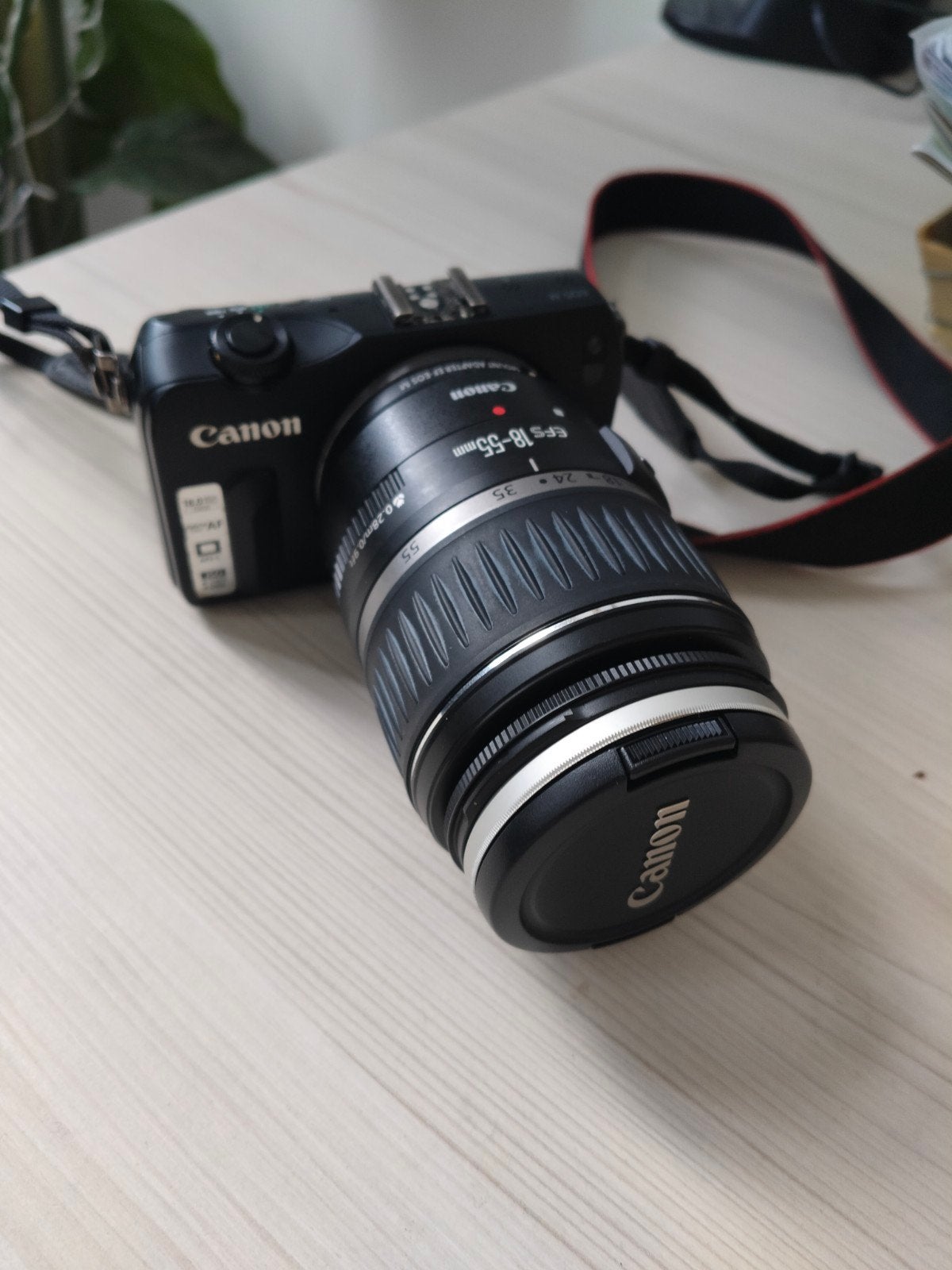 Canon EOS M Systeemcamera + EF-EOS M Adapter + EF-S 18-55mm, Enlèvement, Bouchon d'objectif, Reflex miroir, Canon