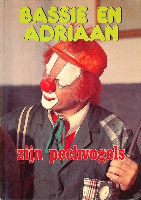 (tv68) Bassie en Adriaan, 1 boek / 2 video's, Boeken, Film, Tv en Media, Gelezen, Tv-serie, Verzenden