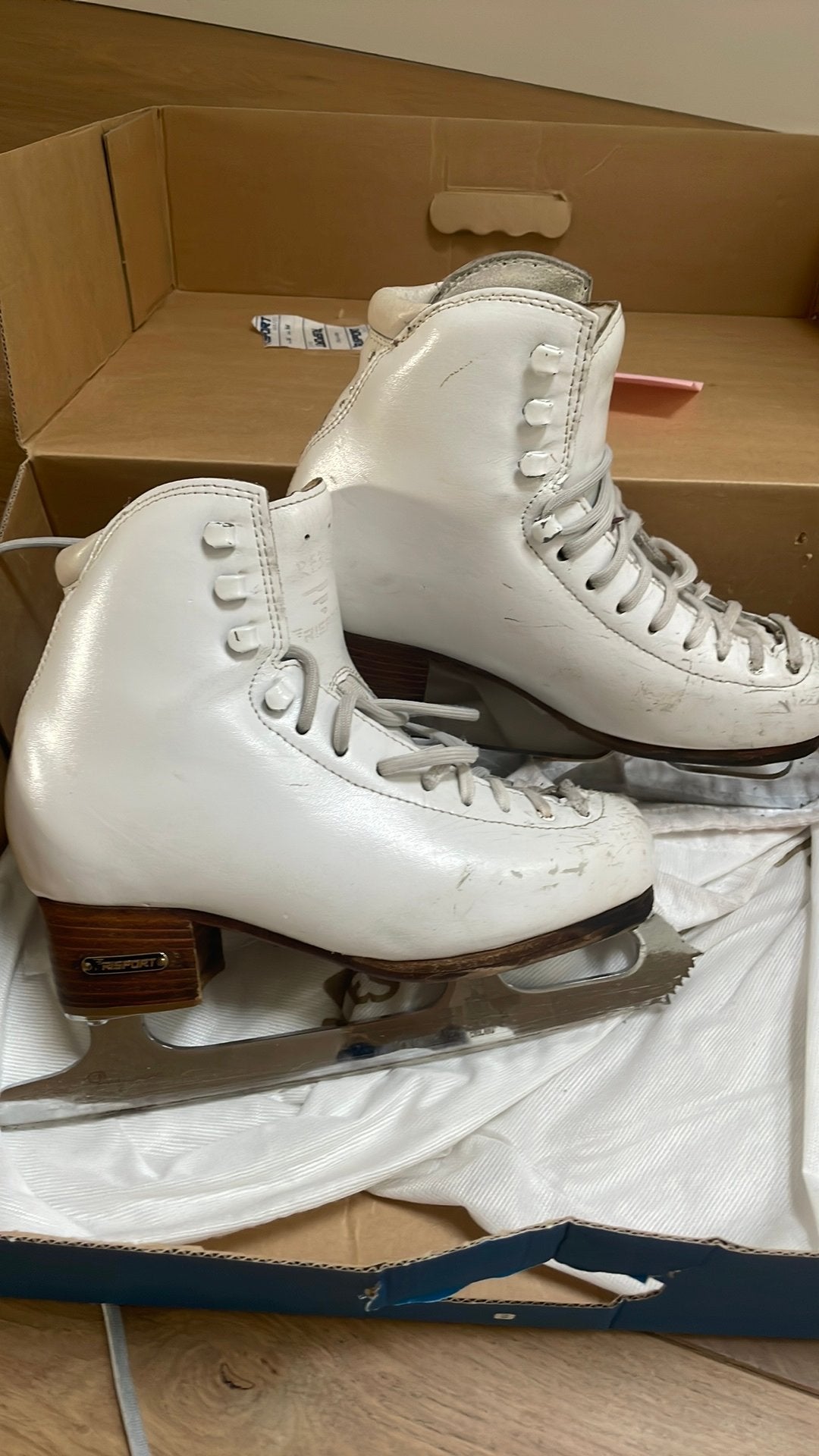 Risport professionalmaat 235 met professional mes, Sports & Fitness, Patinage, Enlèvement, Utilisé, Patinage artistique