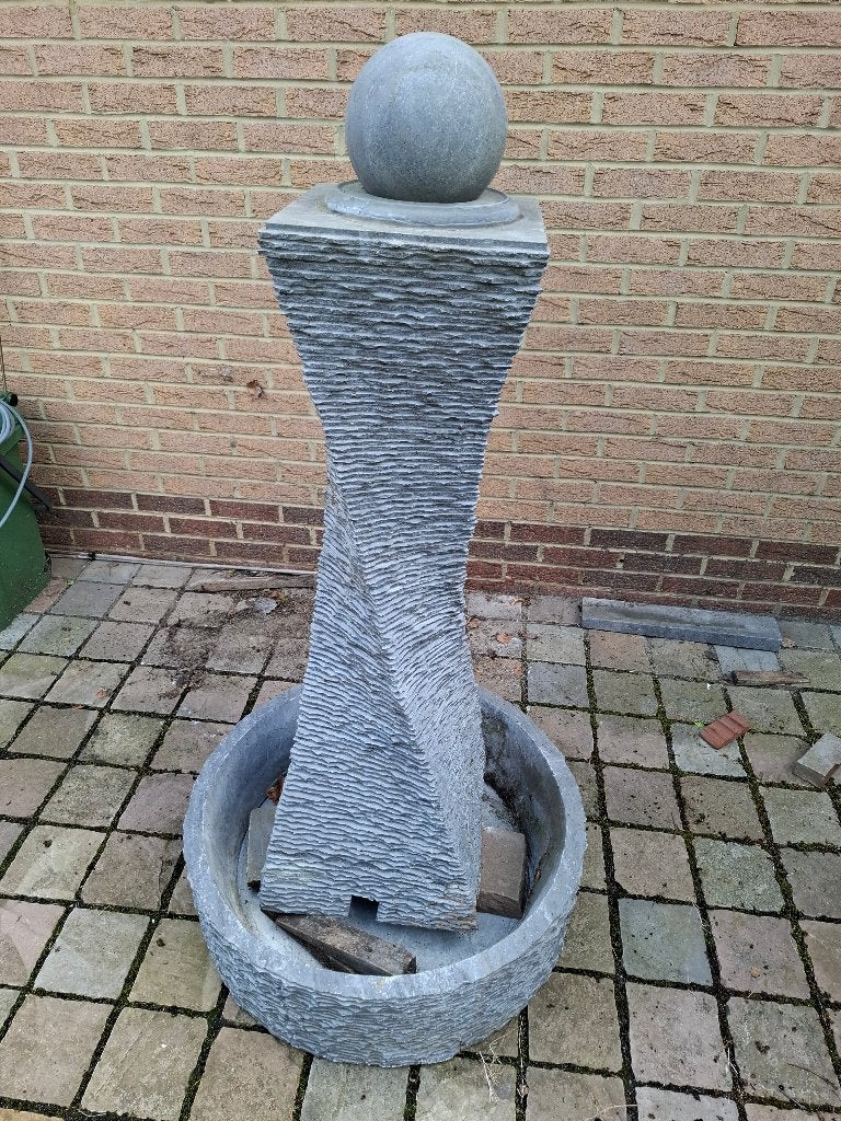 Fontaine en pierre bleue ciselée, Tuin en Terras, Ophalen, Zo goed als nieuw, Hardsteen, Fontein