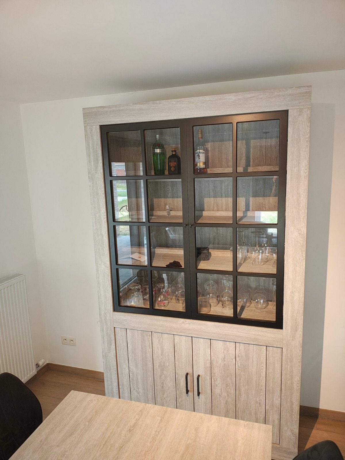 Vitrinekast tafel en stoelen, Huis en Inrichting, Kasten | Vitrinekasten, Ophalen