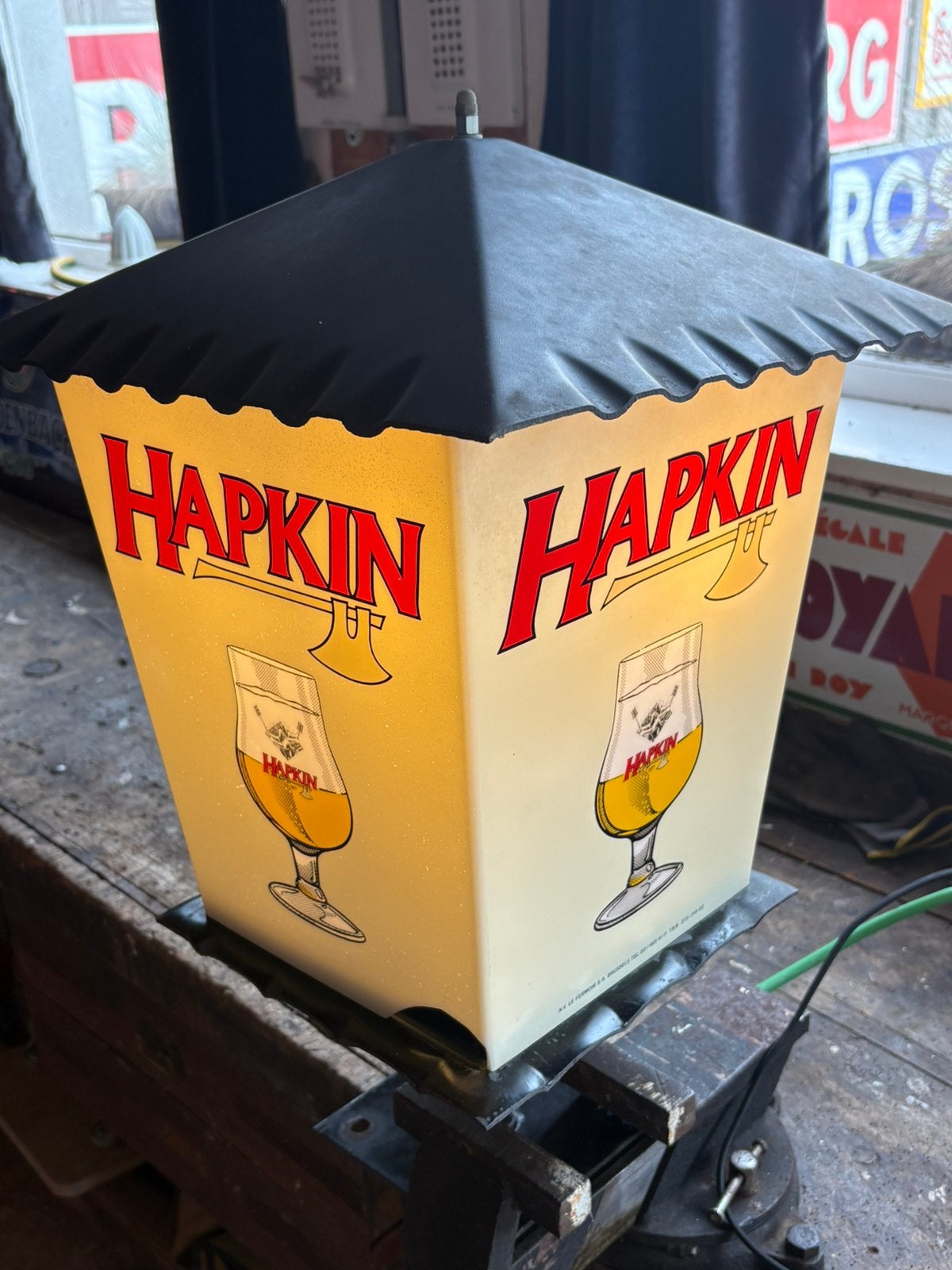 Publicité lumineuse Hapkin, Enlèvement