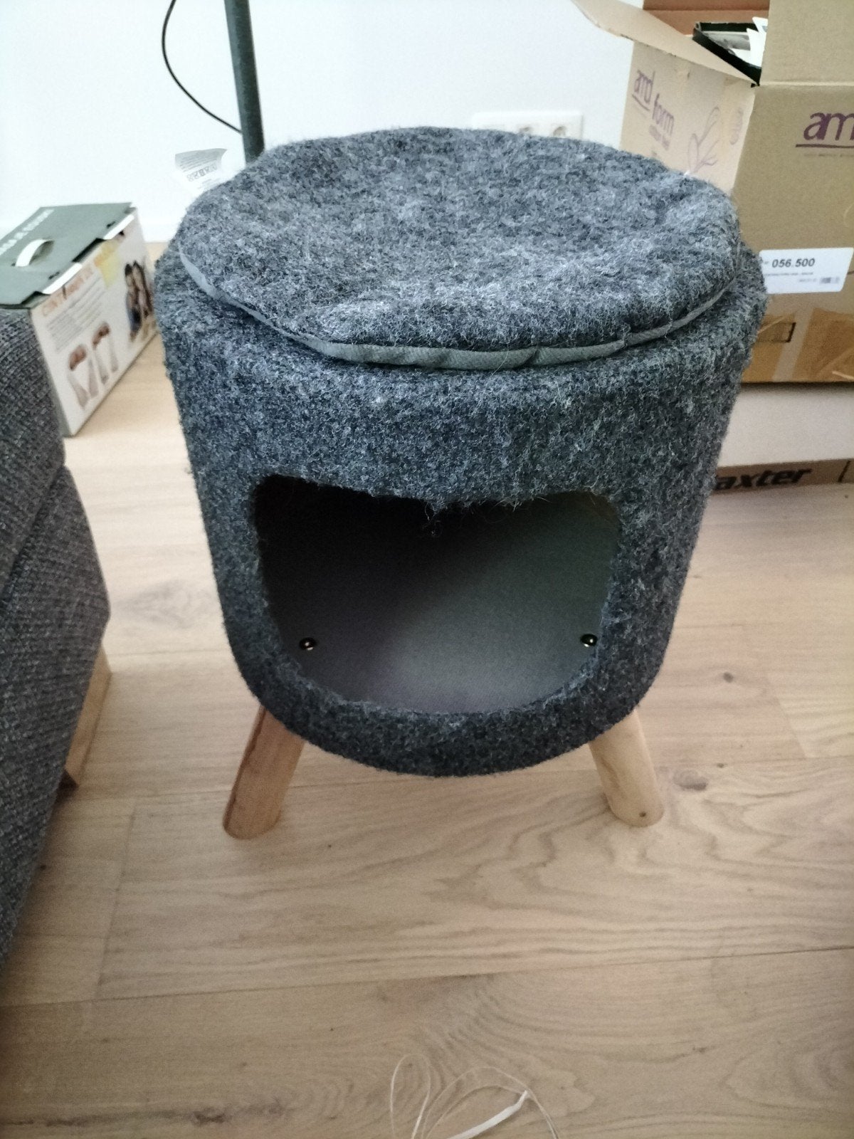 Maison pour chat marque Trixie, Enlèvement