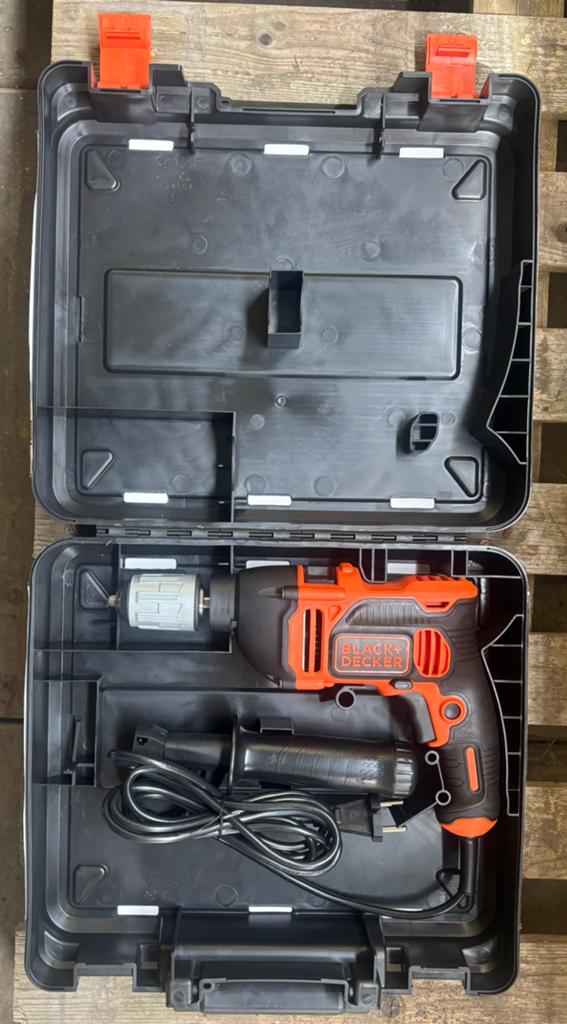 Black+Decker 850W klopboormachine in nieuwstaat, Ophalen, Zo goed als nieuw, Variabele snelheid