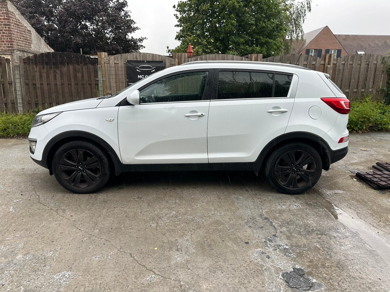 Kia sportage 1.6 benzine, Auto's, Voorwielaandrijving, Euro 5, Zwart, Wit