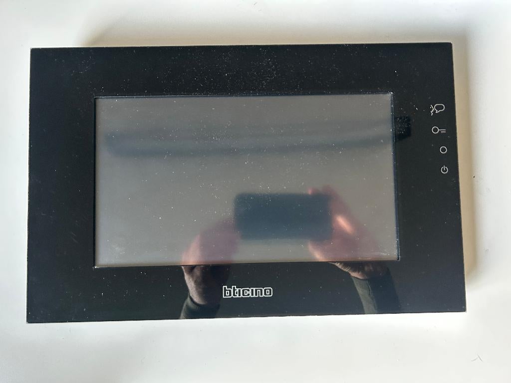 Bticino MyHome MH4892 Touch Screen 10", Bricolage & Construction, Électricité & Câbles, Utilisé, Autres types, Enlèvement