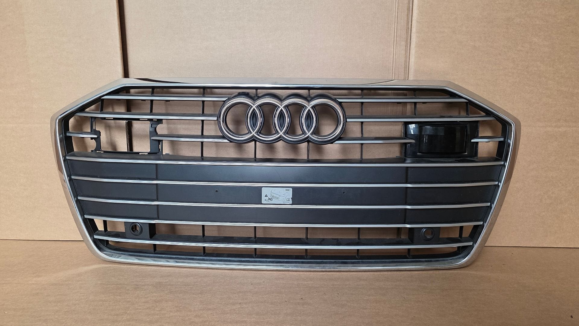 Grill Audi A6 C8 4K S-line Origineel Grille 4K0853651C bj.20, Gebruikt, -, Voor, Bumper