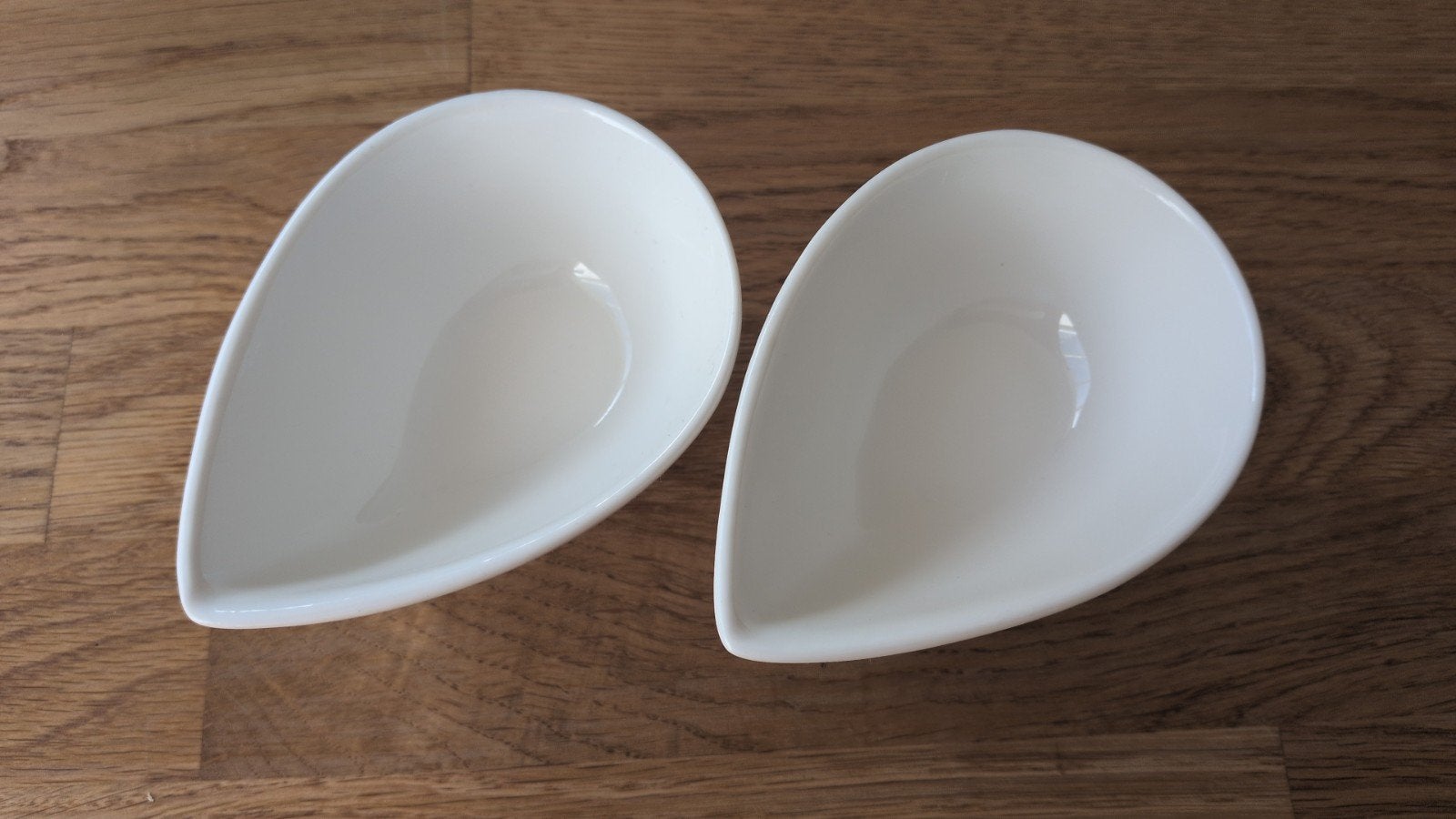 Lot Lot 2 coupelles à sauce– Forme goutte, Assiettes(s), Comme neuf, Céramique, Enlèvement