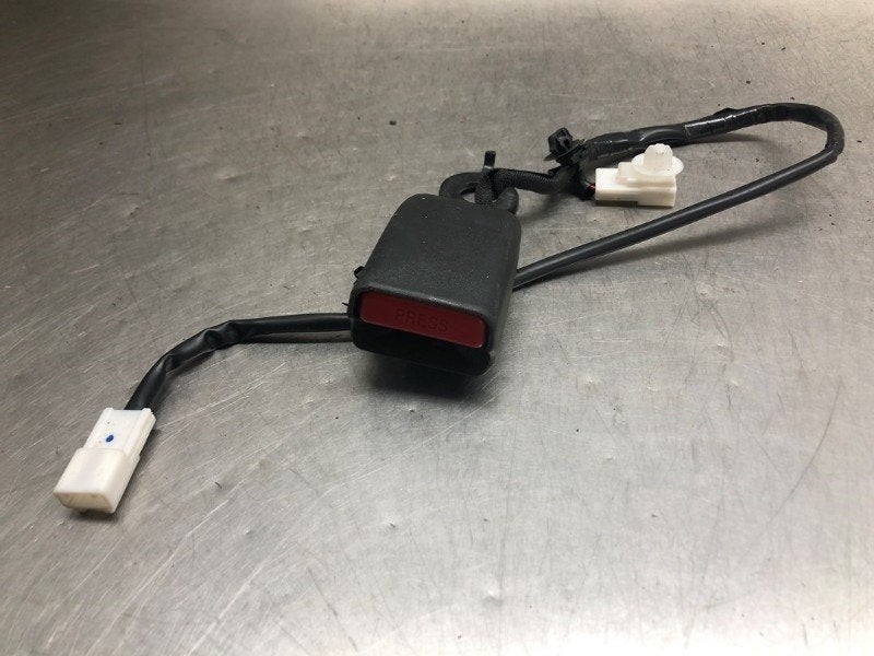 BOUCLE DE CEINTURE ARRIÈRE DROIT Toyota iQ (|090406BL|), Utilisé, Toyota