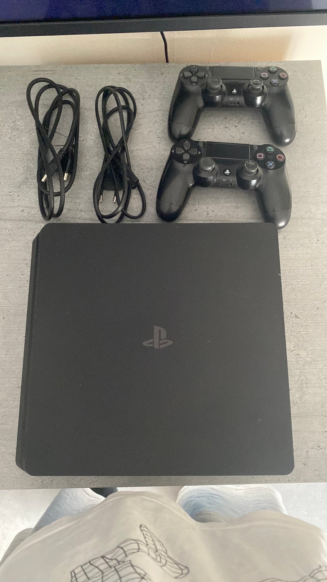 Playstation 4 te koop met een oplader daar bij, 500 GB, Enlèvement, Utilisé, Avec jeux