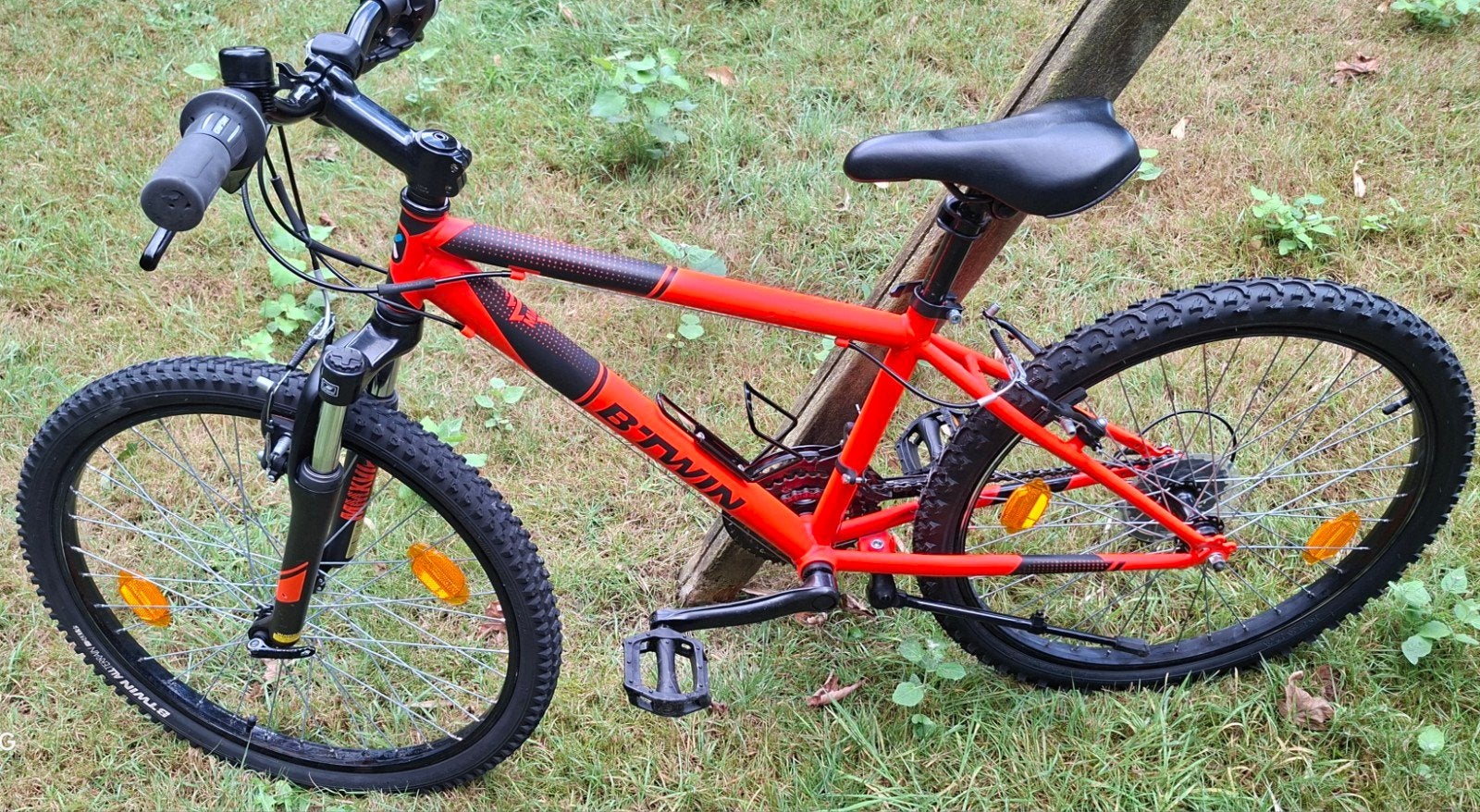 vtt velo enfants btwin 24p impeccable, Vélos & Vélomoteurs, VTT semi-rigide, Enlèvement, Comme neuf, Frein sur jante