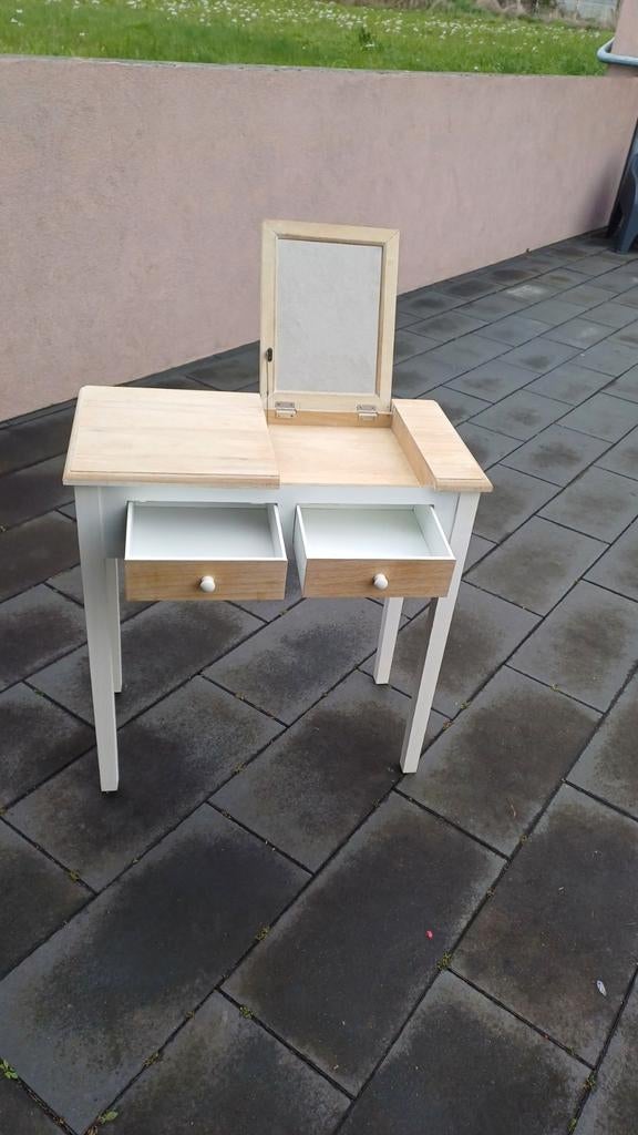 Coiffeuse, Enlèvement