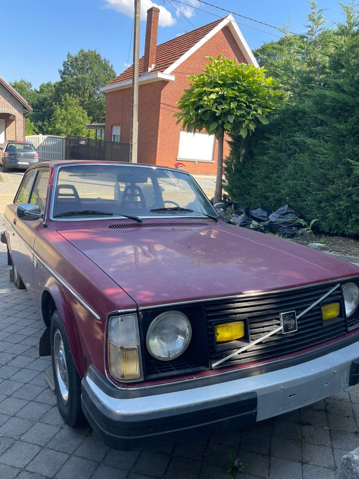 Oldtimer Volvo 242 DL, Rouge, Achat, Boîte manuelle, 2 portes