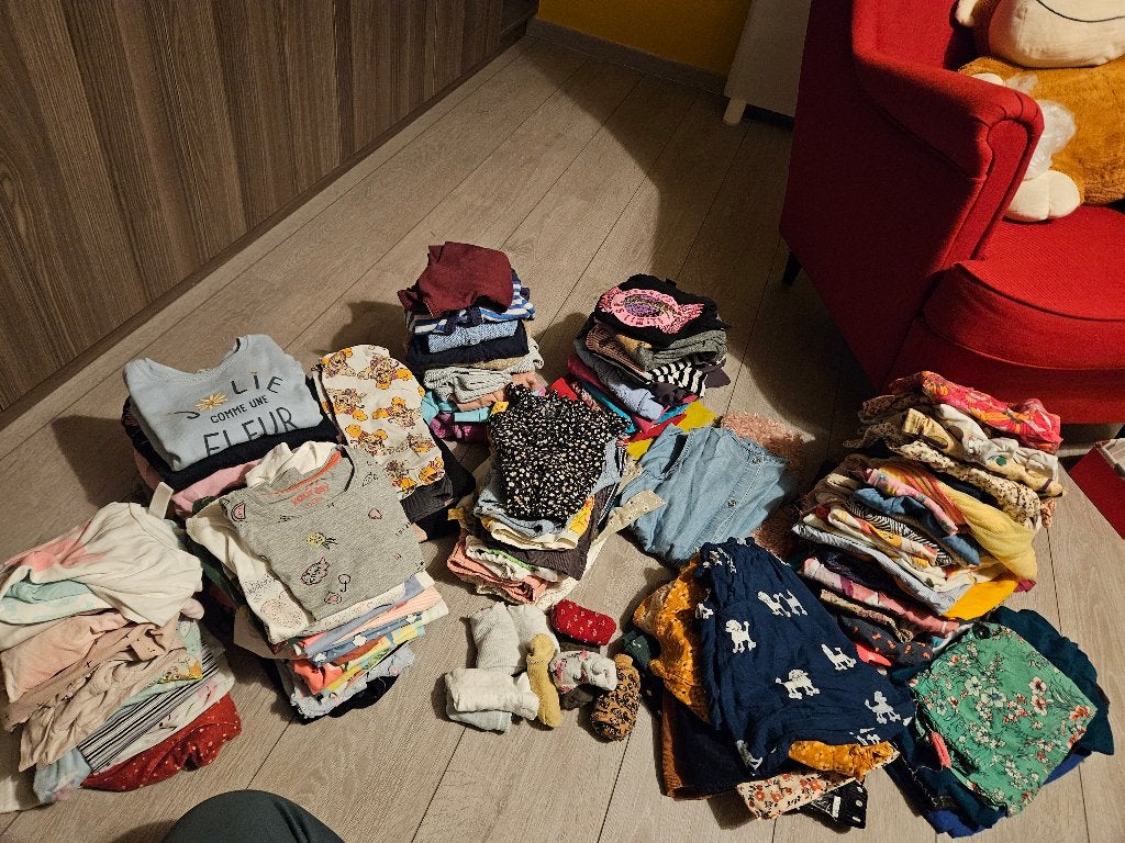 Pakket meisjeskleding: 120 stuks maat 104/110, Ophalen, Gebruikt, Maat 104