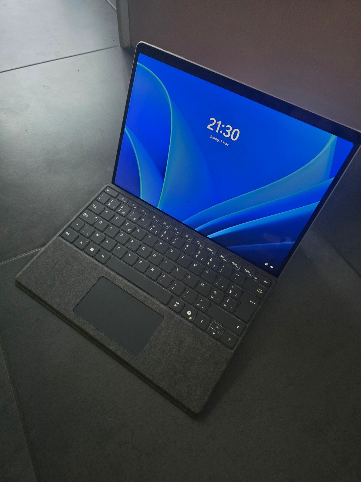 Microsoft Surface Pro 11 (16GB/256GB) + Microsoft Dock 2, Computers en Software, Ophalen, 256 GB, Snapdragon X Plus, 13 inch
