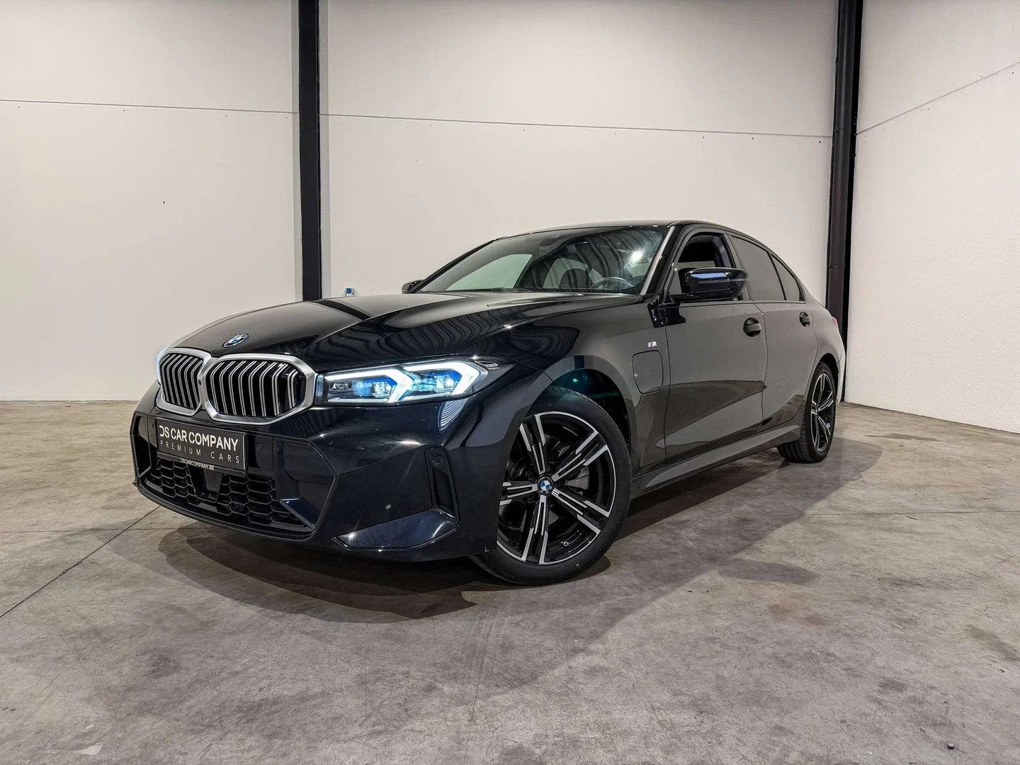 BMW 3 Serie 330 M Sport - PHEV - LCI2 (bj 2025, automaat), Auto's, BMW, Automaat, Gebruikt, Zwart, Bedrijf