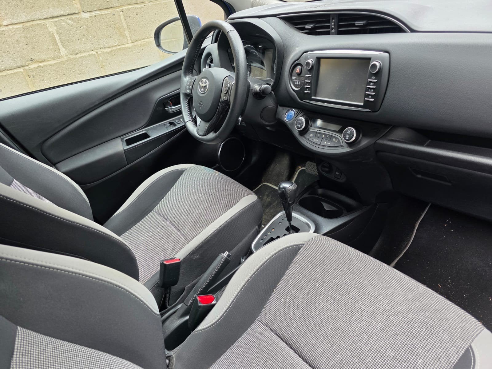 Yaris hybride 11/2019 100.000 km 3 ans garantie, Achat, Entreprise, Carnet d'entretien, Yaris