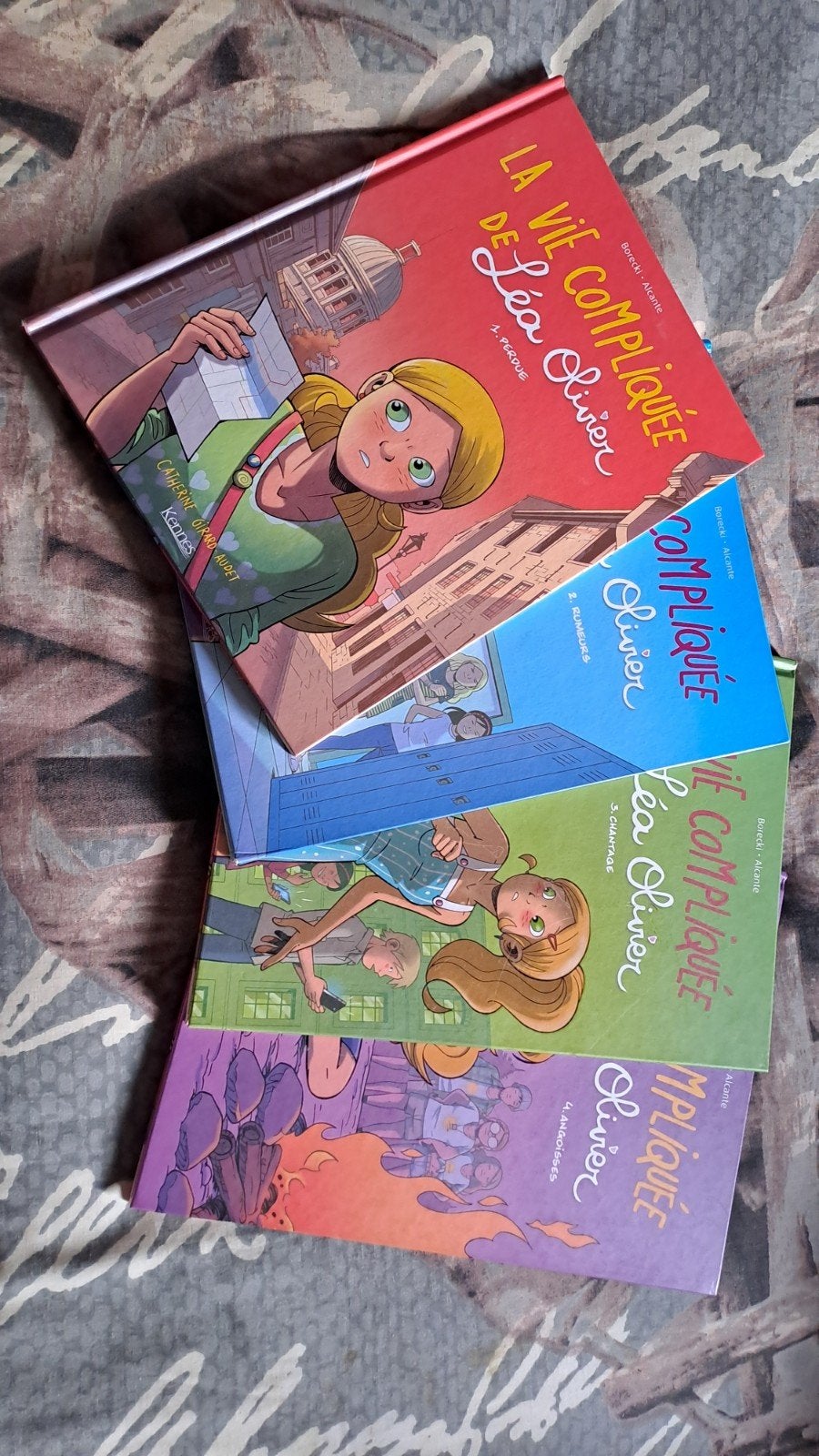 LOT DE BD La vie compliqué de Léa tome 1à 4, Enlèvement