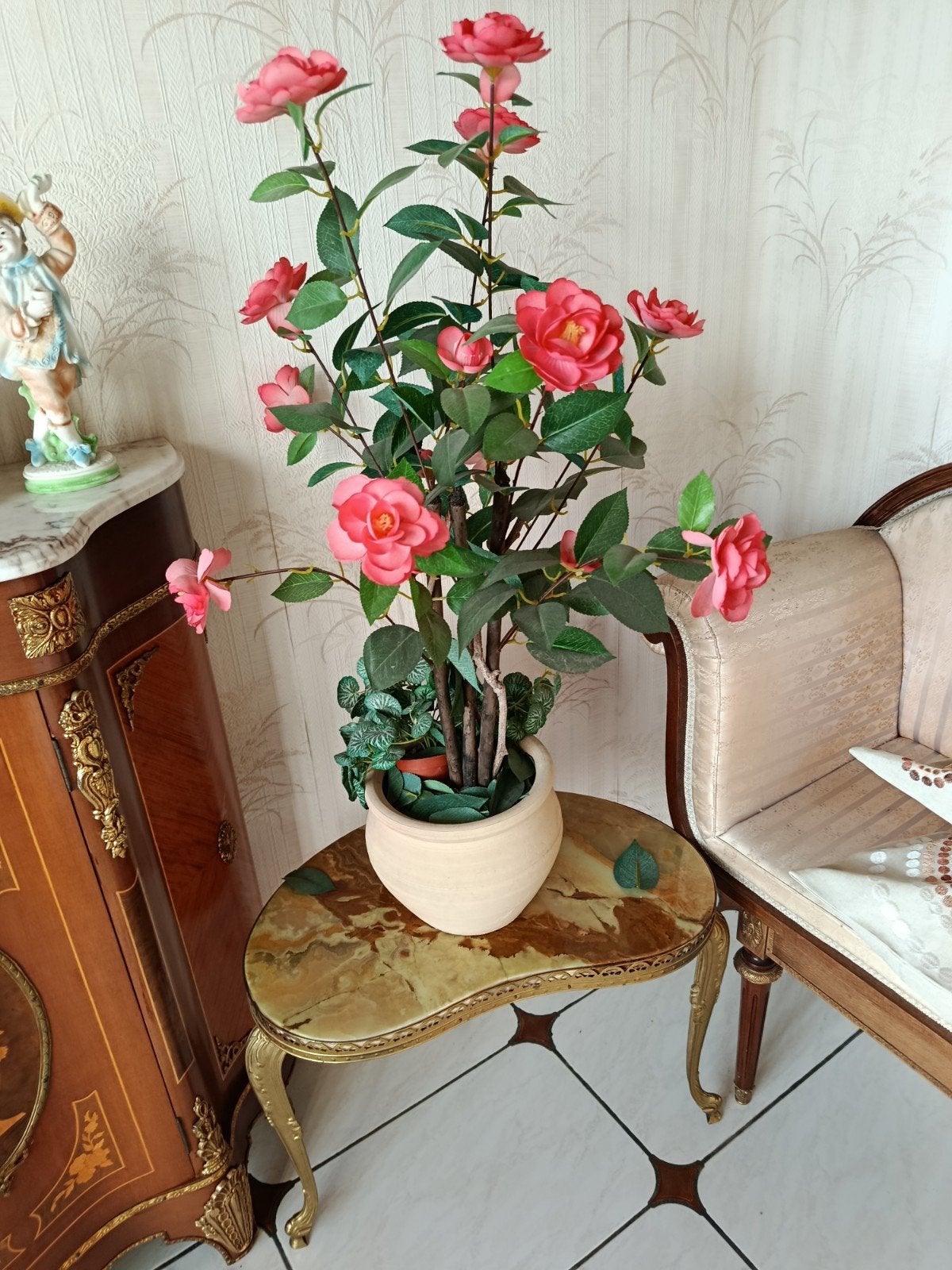 vaas met bloemen, Enlèvement