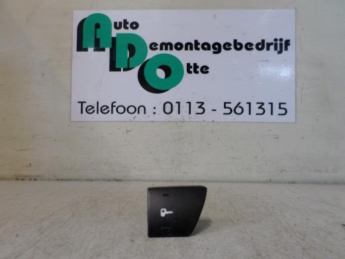 Commutateur verrouillage central des portes d'un Peugeot 307, -, 3 mois de garantie, Utilisé, -