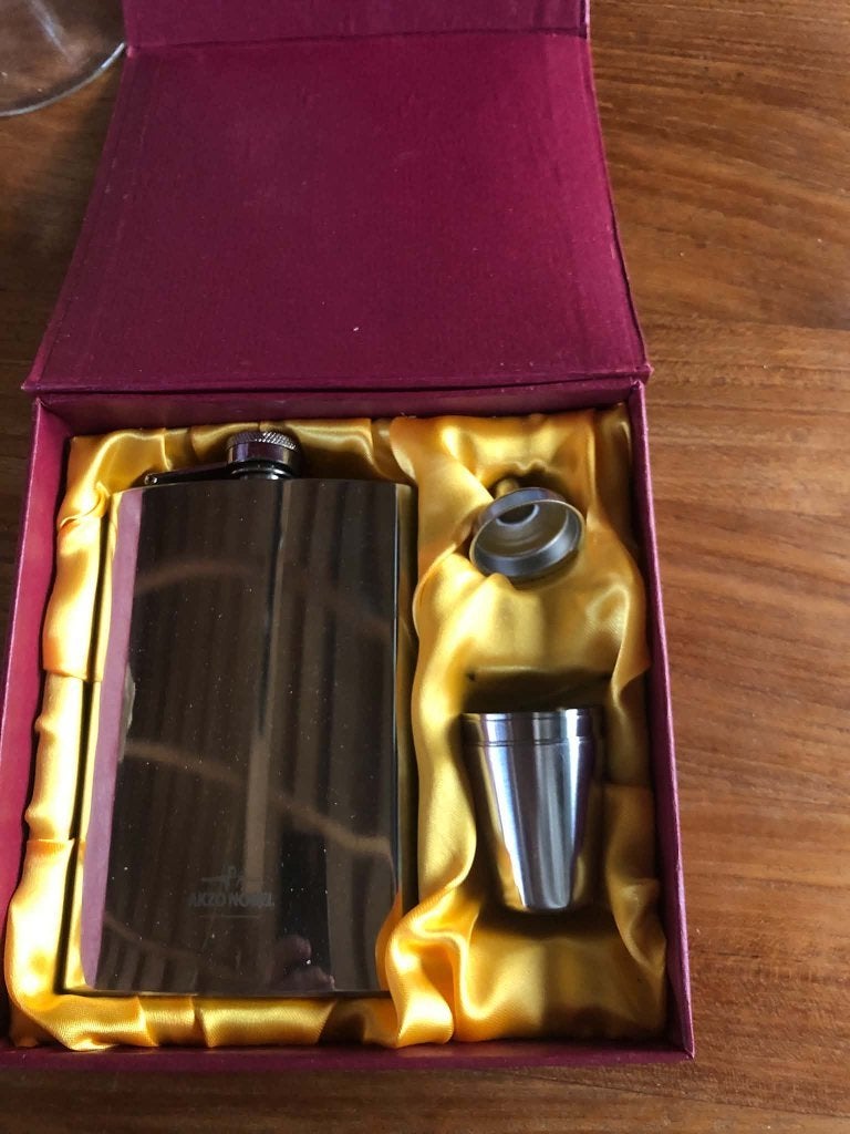 drankflacon met toebehoren in doosje. nooit gebruikt, Bijoux, Sacs & Beauté, Accessoires Autre, Enlèvement, Neuf
