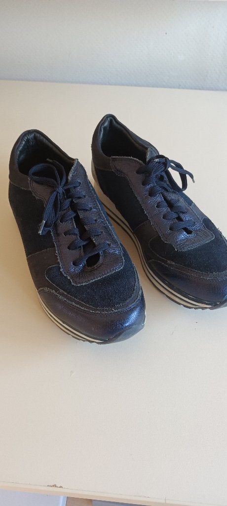 donkerblauwe sportschoenen  dames leder/daim 38, Vêtements | Femmes, Enlèvement ou Envoi, Chaussures de sports, Bleu, One shoes