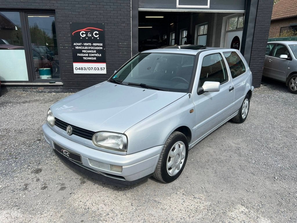vw golf 3 18i automatique, Stof, 1145 kg, Zwart, 4 cilinders