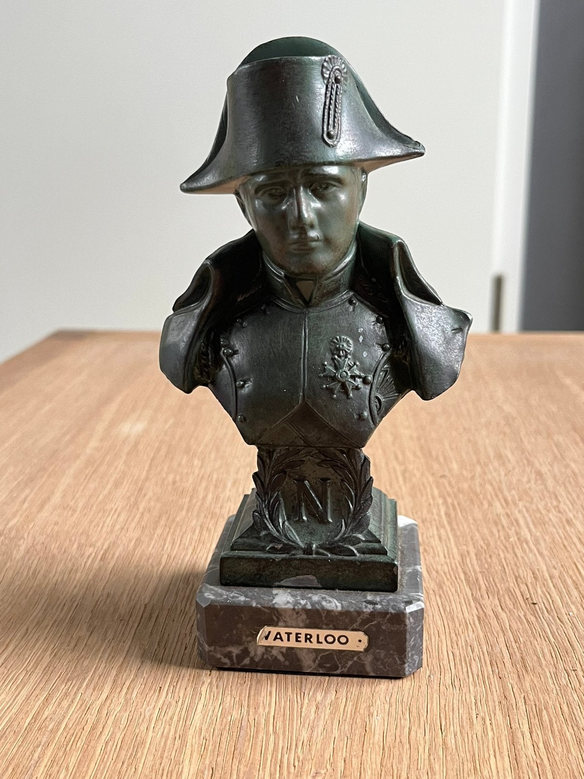 Mooi beeldje Napoleon, Ophalen